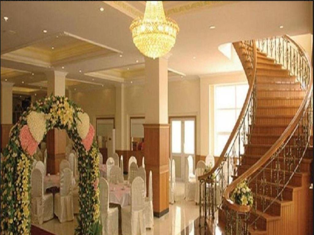 דאוויי Diamond Crown Hotel מראה חיצוני תמונה