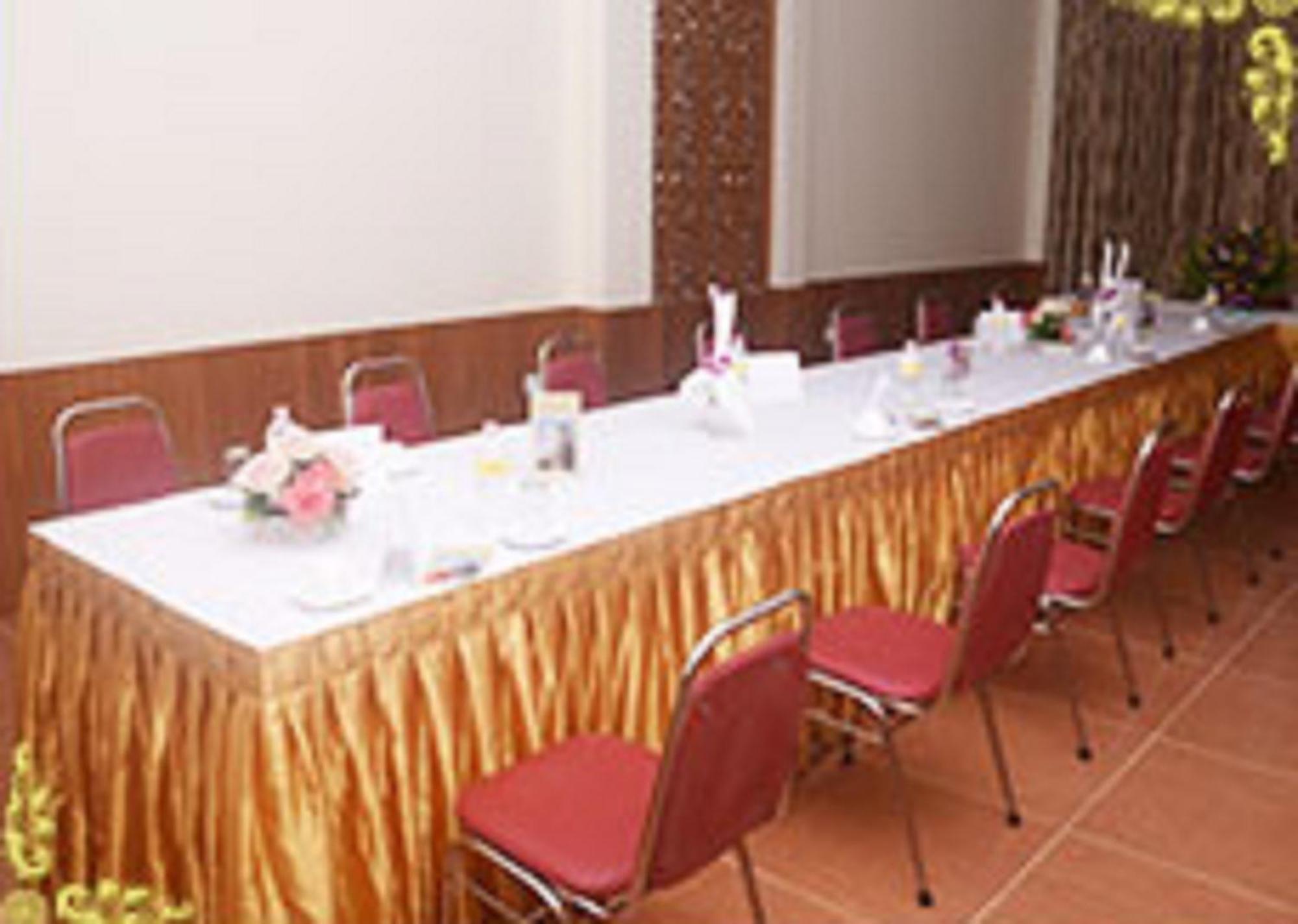 דאוויי Diamond Crown Hotel מראה חיצוני תמונה