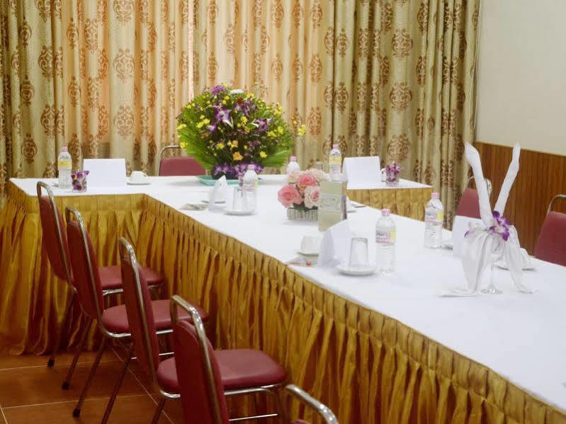 דאוויי Diamond Crown Hotel מראה חיצוני תמונה